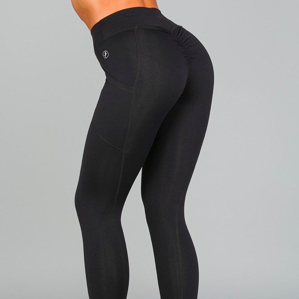 ABS2B Fitness athletic booty scrunch high waist capri pocket leggings black M